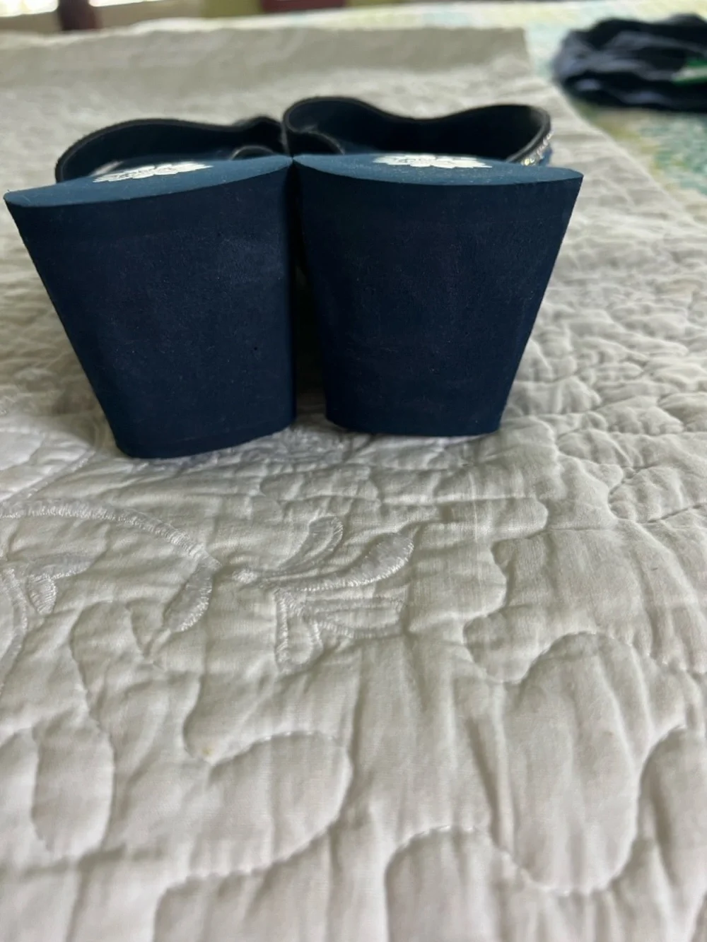 Yellow Box Women’s Navy Beaded Sandals with Iridescent Gems. Sz-8.EUC.So Pretty. - Picture 7 of 9
